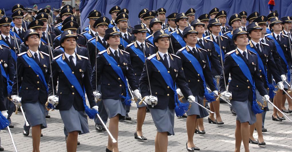 Le calze svelano il tatuaggio candidata esclusa dalla polizia Il Sole 24 ORE